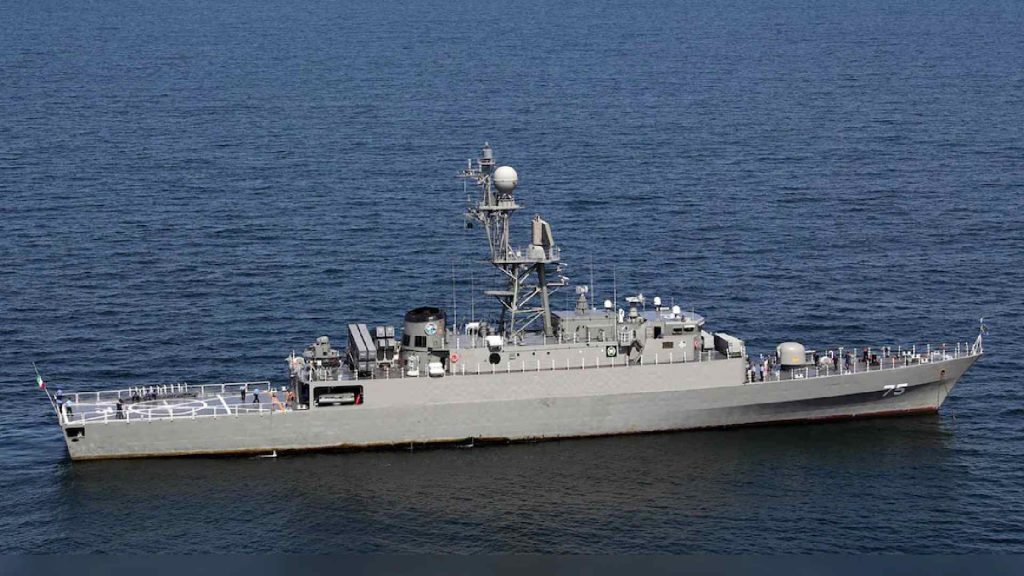 US Submarine Sinks Iranian Warship