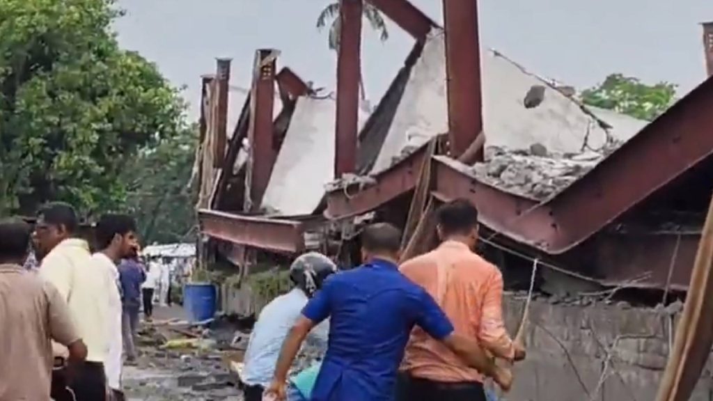 Kolkata Taratala Godown Collapse