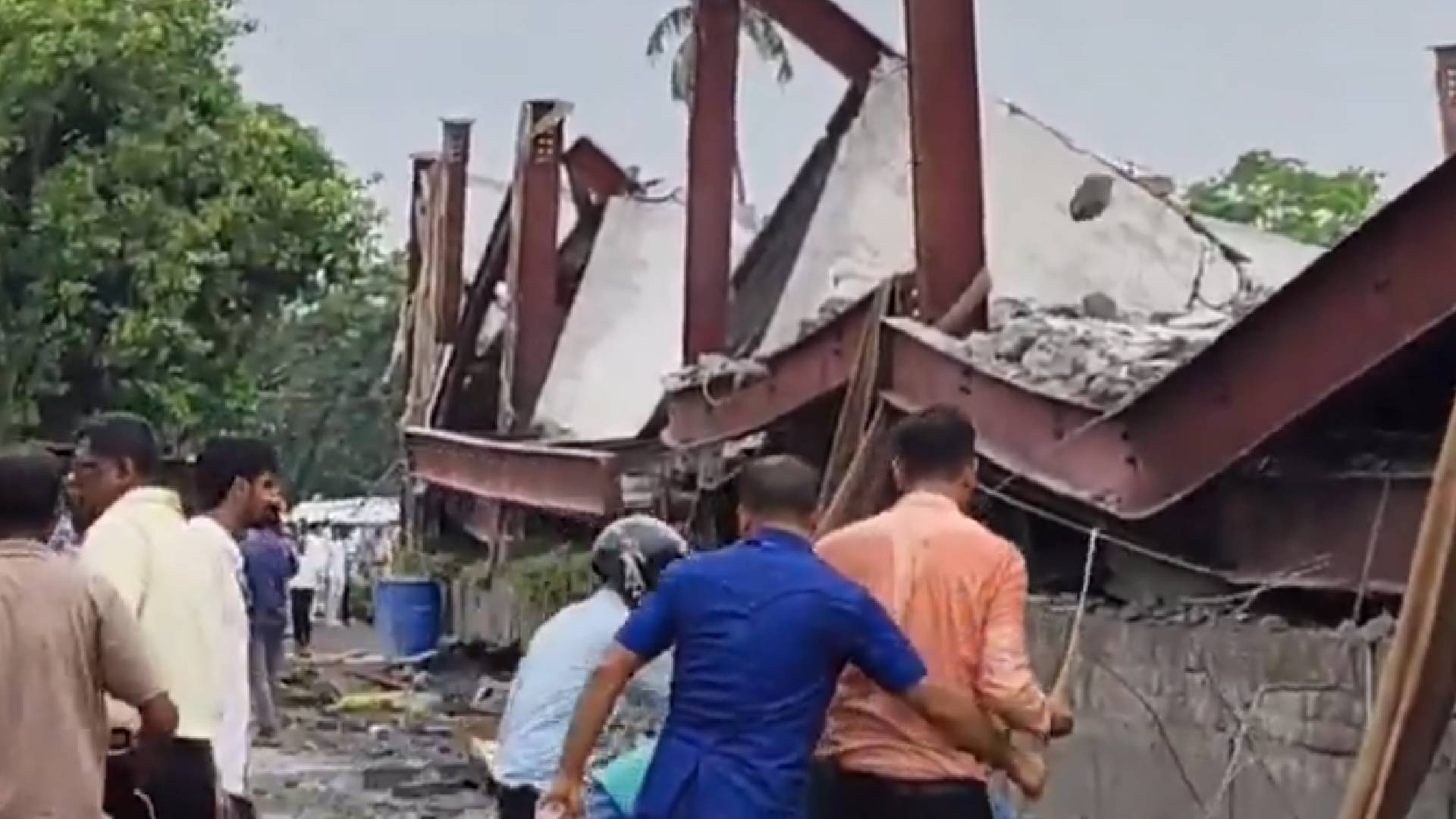 Kolkata Taratala Godown Collapse