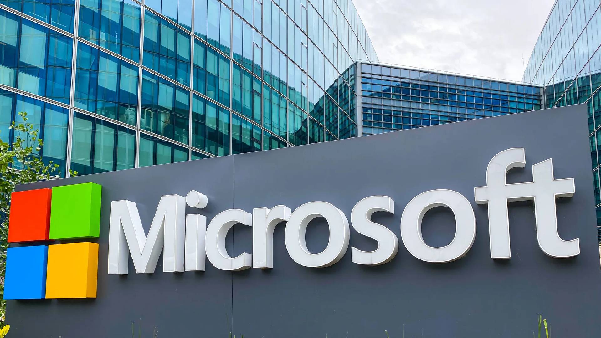 Microsoft का बड़ा फैसला! 60,000 कर्मचारियों को नौकरी छोड़ने का ऑफर, भारत पर भी पड़ सकता है असर